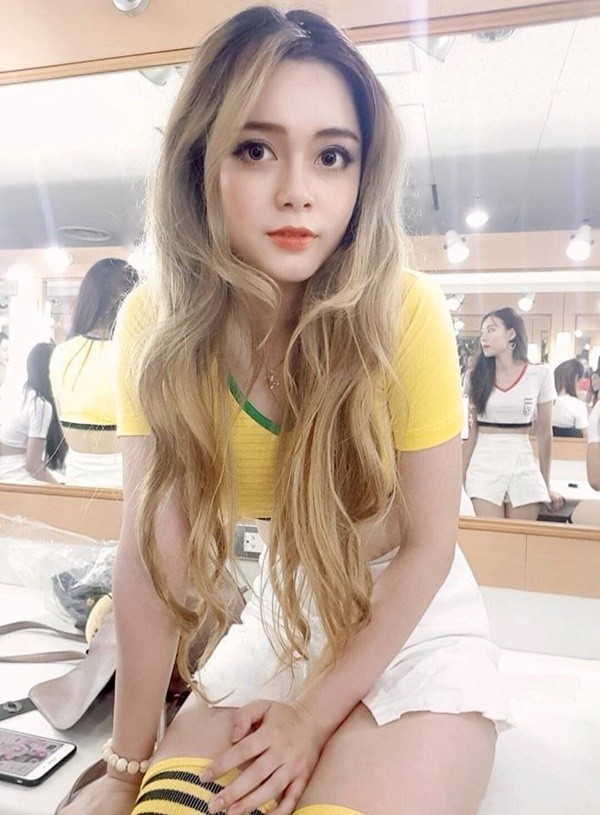 Chuyện hậu trường giờ mới kể của dàn hot girl 'Nóng cùng World Cup' - Bóng Đá