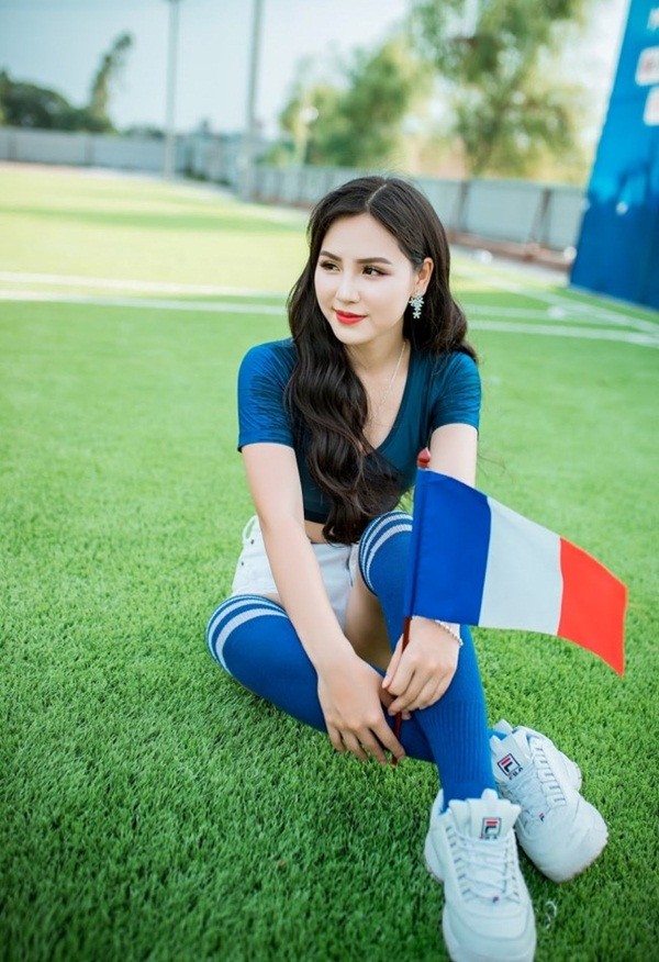 Đọ nhan sắc nóng bỏng các hotgirl Việt cổ vũ Pháp và Croatia - Bóng Đá