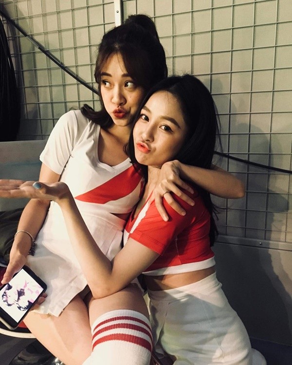 Chuyện hậu trường giờ mới kể của dàn hot girl 'Nóng cùng World Cup' - Bóng Đá