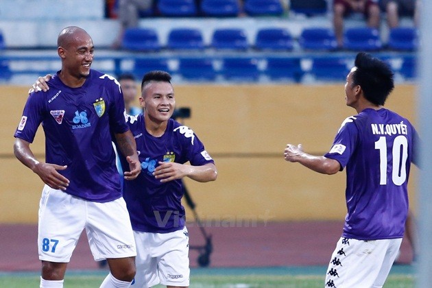 Hà Nội 2-0 Hải Phòng: Pháo sáng và tiếng chửi làm lu mờ chiến thắng - Bóng Đá
