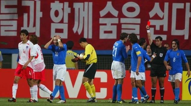 Trọng tài World Cup 2002, sau tai tiếng ở Hàn Quốc đến buôn ma túy - Bóng Đá