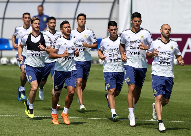 Muốn thắng, Argentina phải 'trảm' Caballero và hỗ trợ tích cực Messi - Bóng Đá