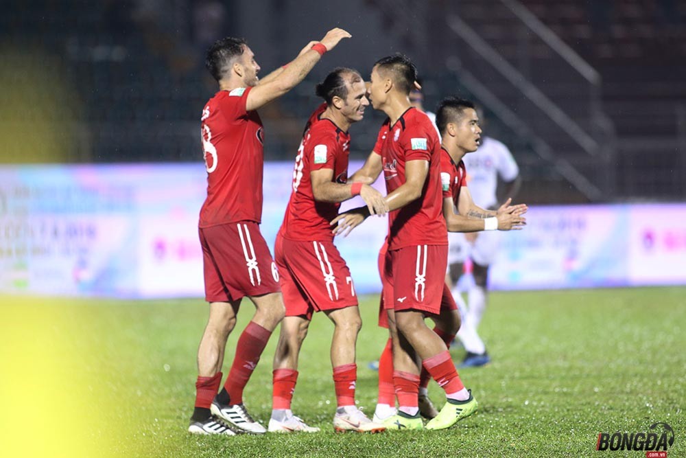 Dư âm vòng 19 V-League 2018: TP.HCM thấy cửa sống, Hà Nội và Thanh Hóa bị cầm chân - Bóng Đá