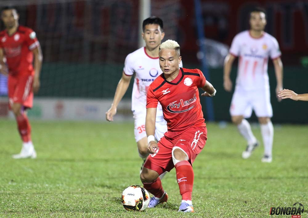 Vòng 15 V-League: TP.HCM lần đầu xuống đáy, Hà Nội cô đơn trên đỉnh - Bóng Đá