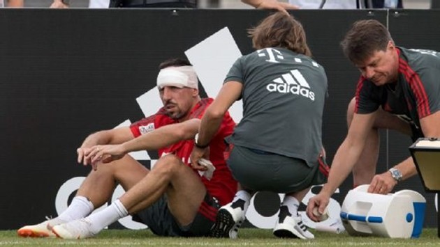 Tiết lộ: Sao Bayern chấn thương trên sân tập vì lao vào cột gôn - Bóng Đá