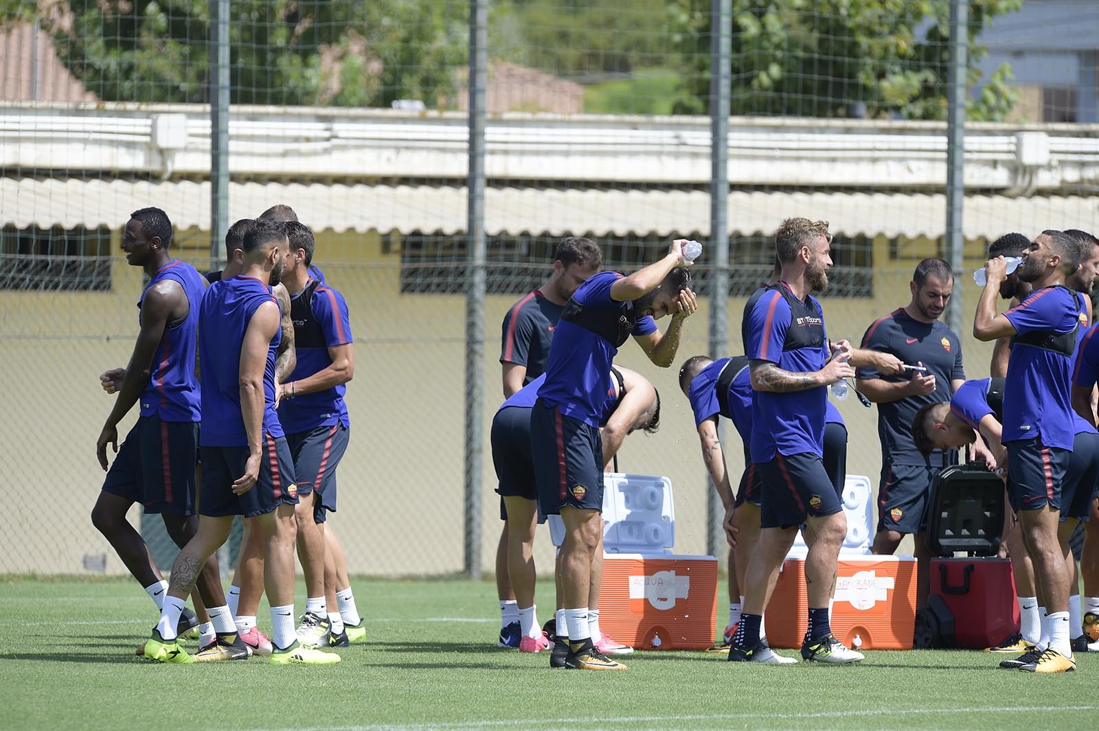 Cầu thủ Roma 'mệt bở hơi tai' trong ngày trở về Trigoria - Bóng Đá