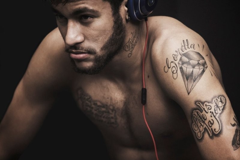 Cha mẹ, em gái, con trai,... Neymar xăm tất lên cơ thể - Bóng Đá