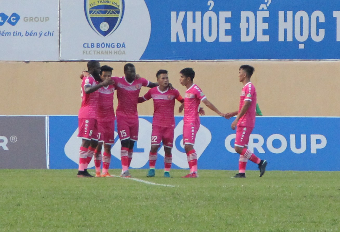 Nhận hai quả 11m, FLC Thanh Hóa chấp nhận cưa điểm với Sài Gòn FC - Bóng Đá