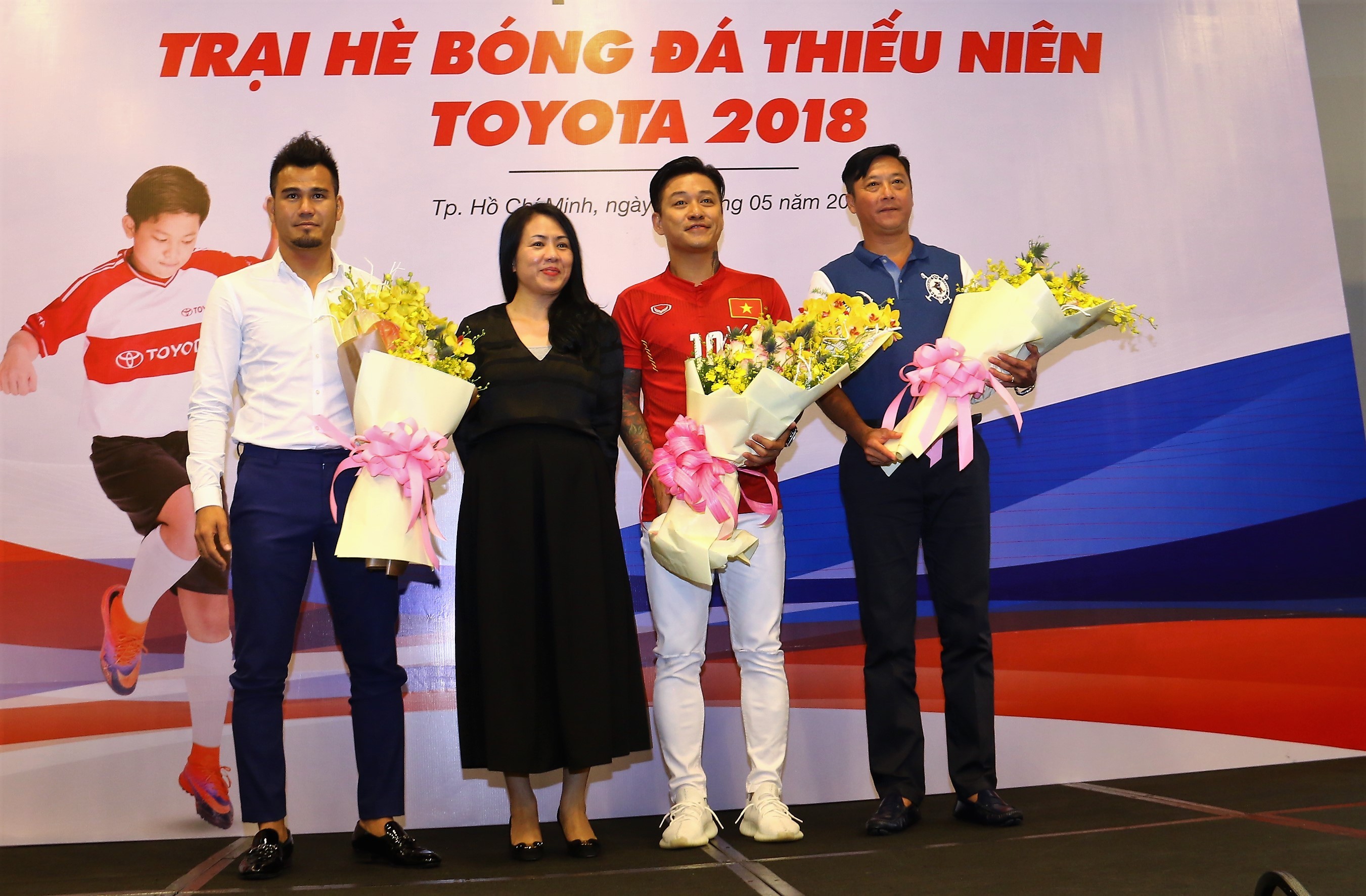 Cựu tuyển thủ Huỳnh Đức - Thanh Bình làm huấn luyện viên tại trại hè bóng đá - Bóng Đá
