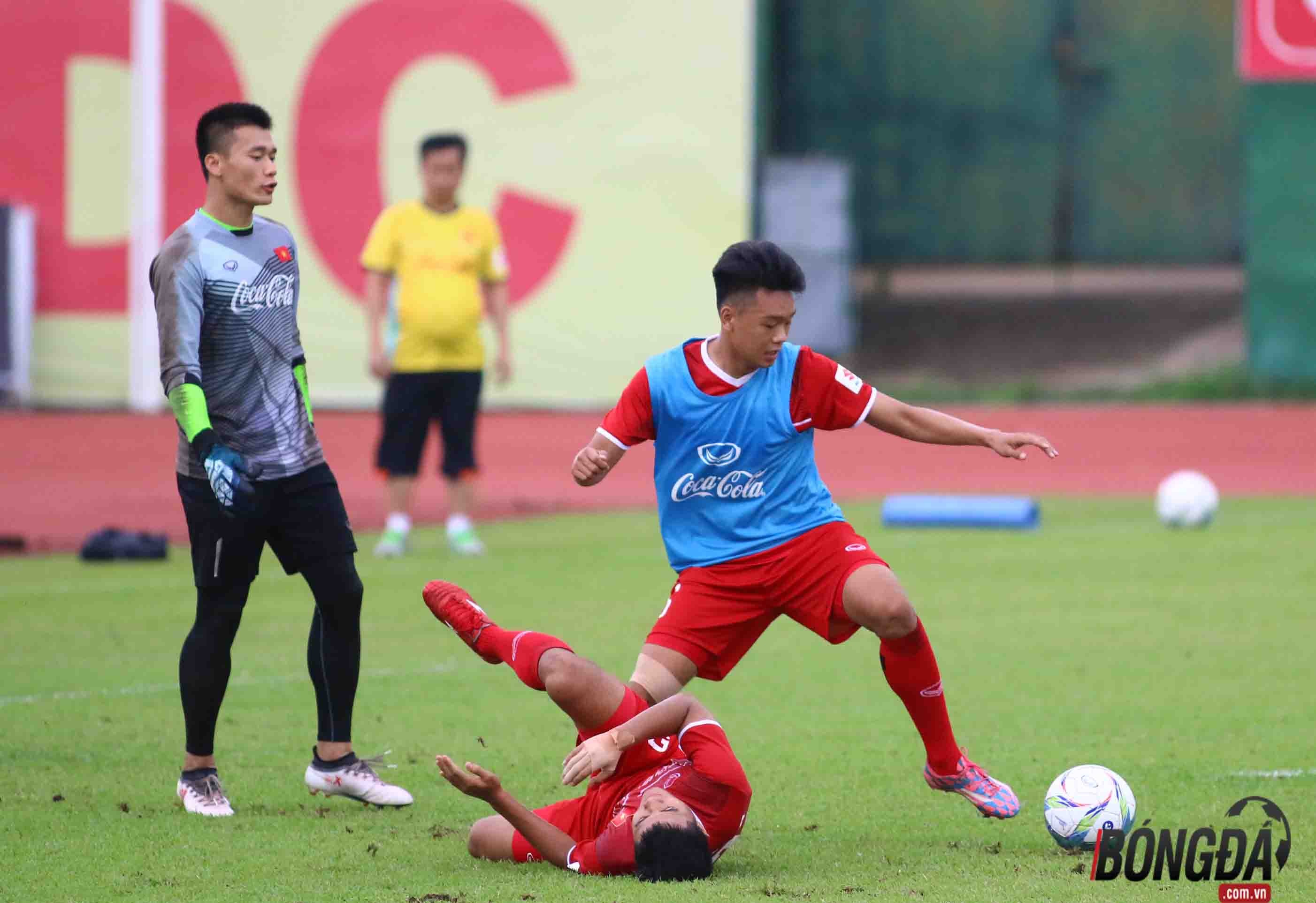 Cận cảnh chấn thương Thành Chung chia tay ASIAD 2018 - Bóng Đá