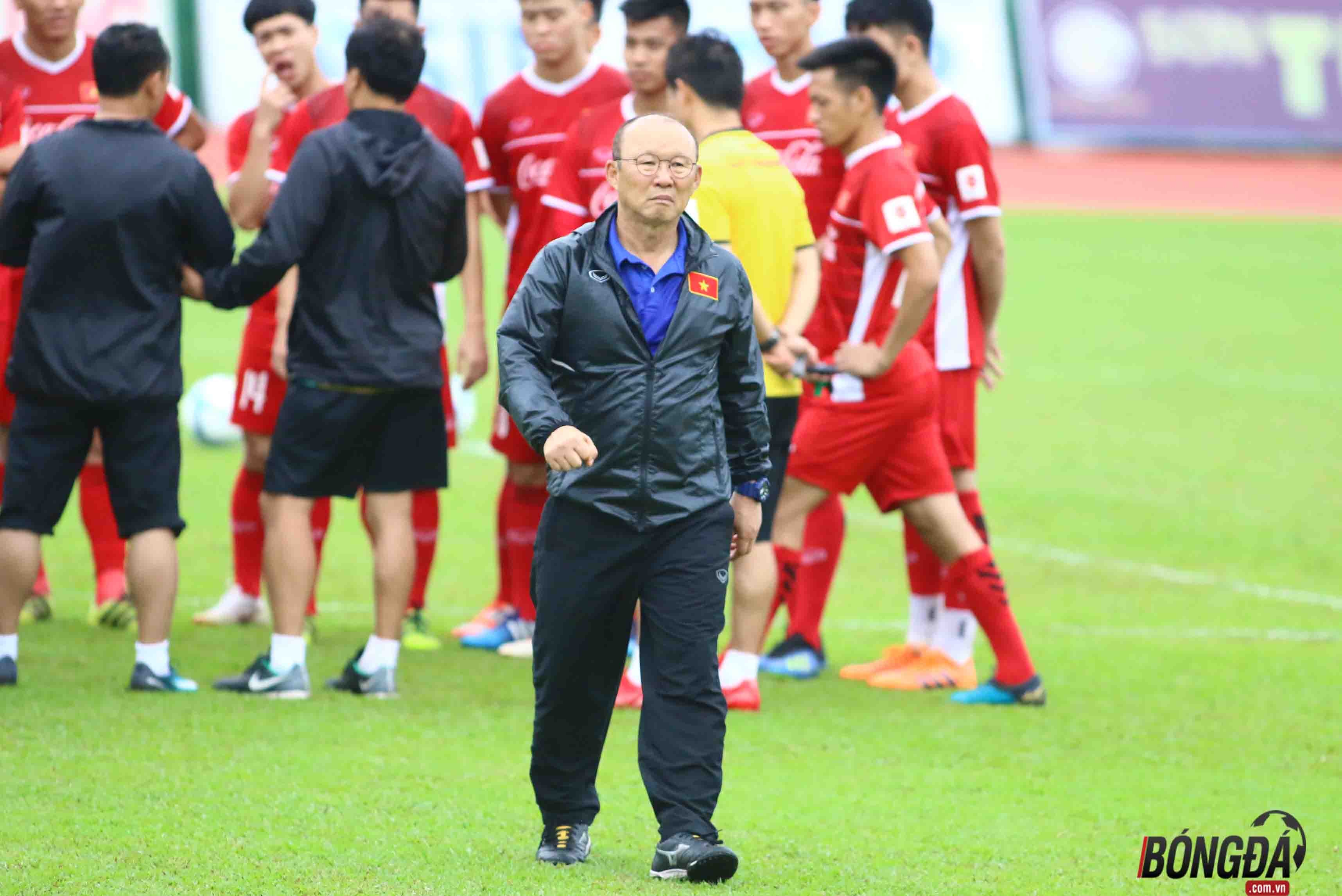 Cận cảnh chấn thương Thành Chung chia tay ASIAD 2018 - Bóng Đá