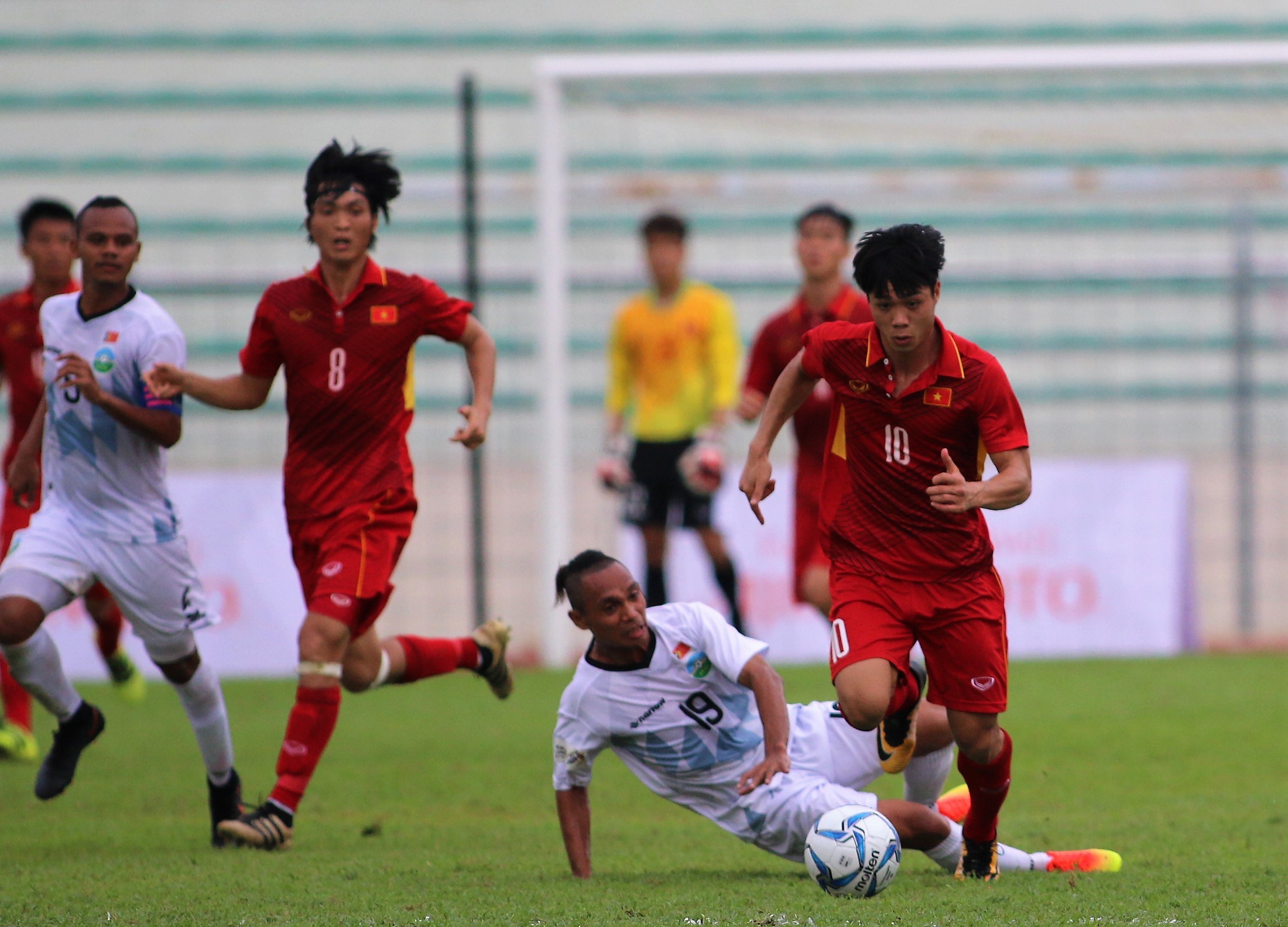 Chùm ảnh U22 Việt Nam vùi dập Đông Timor - Bóng Đá