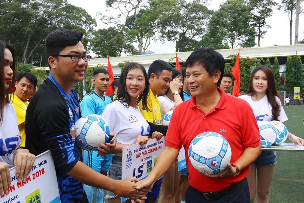 Khởi tranh giải hội nhà báo TP.HCM 2018: PTV Sài Gòn thắng tưng bừng ngày ra quân - Bóng Đá
