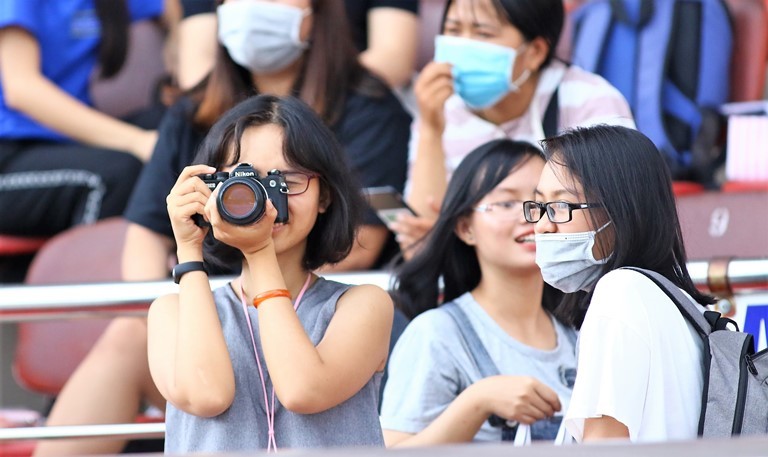 Fan nữ Sài thành sắm hàng khủng 