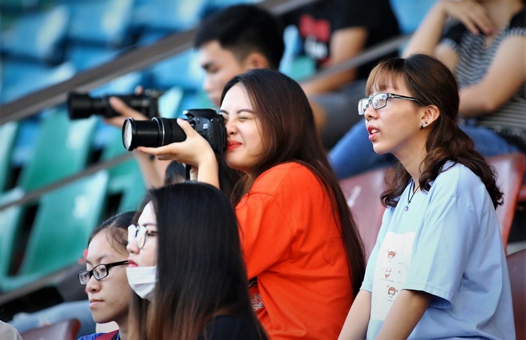 Fan nữ Sài thành sắm hàng khủng 