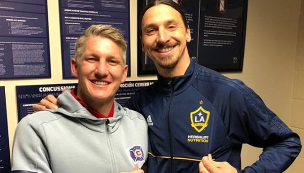 LA Galaxy chiến thắng, Ibra 'quàng vai bá cổ' đối thủ Schweinsteiger - Bóng Đá