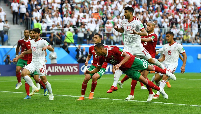 Thủ môn Iran khóc nức nở vì đội nhà thắng Morocco đúng phút cuối - Bóng Đá