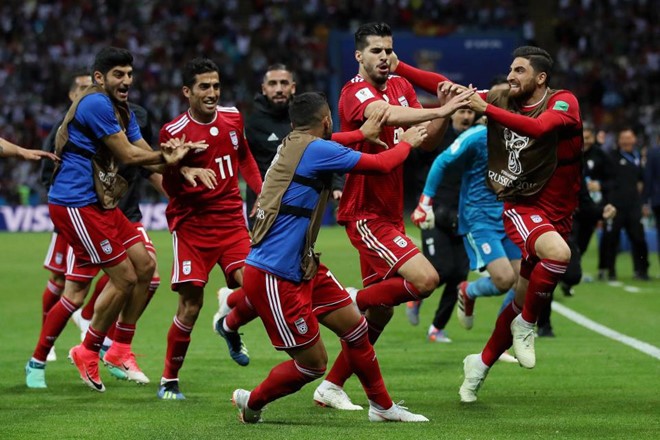 Cristiano Ronaldo bị cổ động viên Iran 'khủng bố' bằng tiếng ồn - Bóng Đá