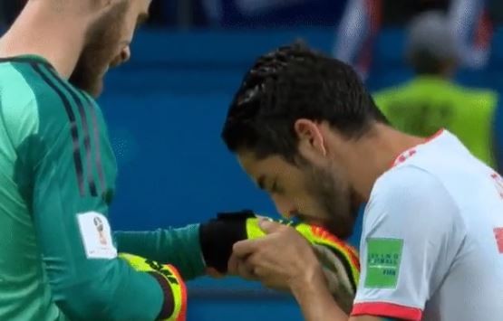 Isco hôn tay De Gea sau 3 điểm trọn vẹn đầu tiên - Bóng Đá