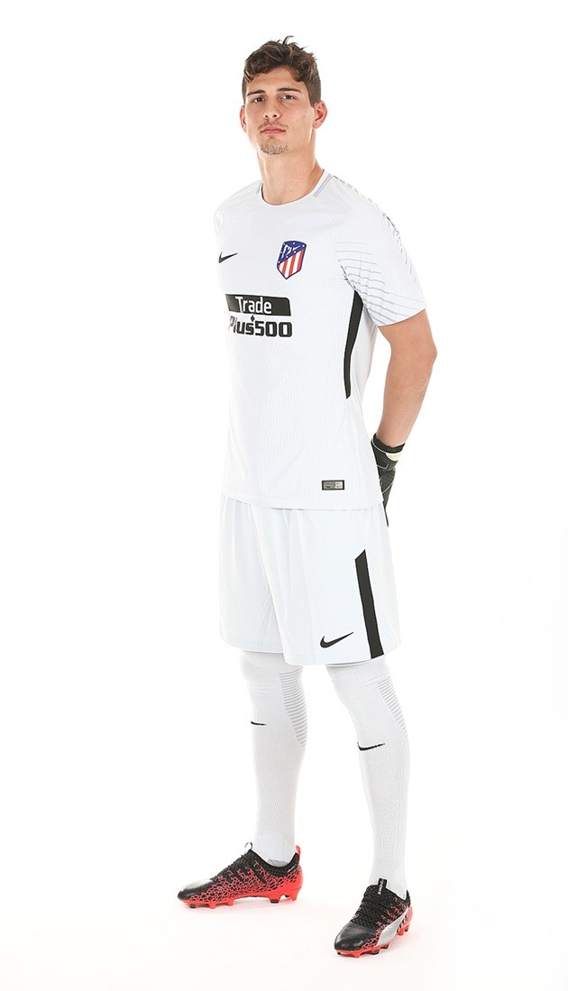 Atletico Madrid ra áo mùa mới cực chất - Bóng Đá