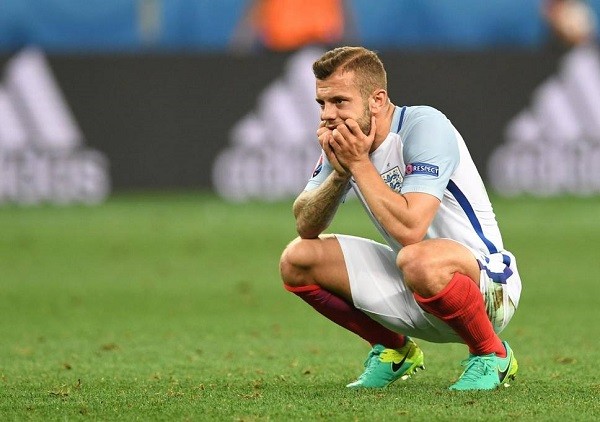 Southgate lý giải lí do ông loại Wilshere và Hart - Bóng Đá