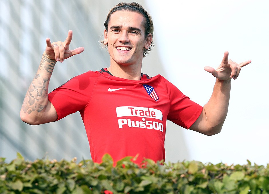 Griezmann tạo dáng 'nhí nhảnh' tại Munich - Bóng Đá
