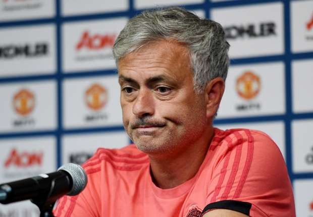 Shearer sợ Mourinho bị cầu thủ Man Utd phản như Chelsea - Bóng Đá