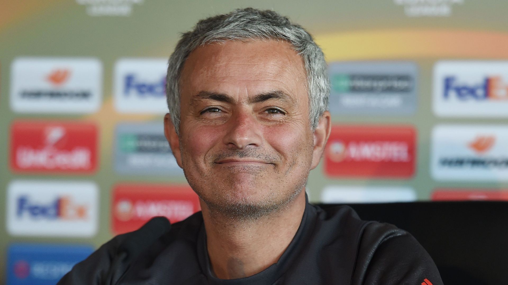 Hàng thủ tan nát, Mourinho tính chuyện 'tái xuất sân cỏ' - Bóng Đá