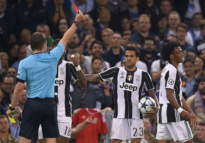 Quay chậm: Ramos 'ăn vạ', Cuadrado nhận thẻ đỏ ngớ ngẩn - Bóng Đá