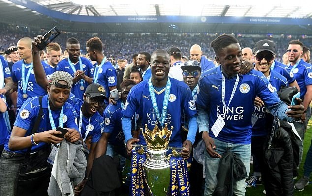 Chùm ảnh: Kante và Dele Alli giật giải hay nhất năm - Bóng Đá