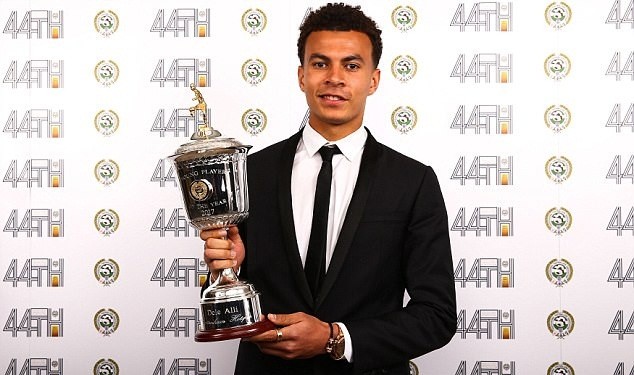 Chùm ảnh: Kante và Dele Alli giật giải hay nhất năm - Bóng Đá
