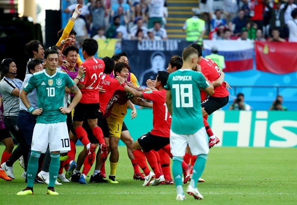CR7 ghi hat-trick, Neymar ăn vạ và 10 khoảnh khắc đáng nhớ ở World Cup - Bóng Đá