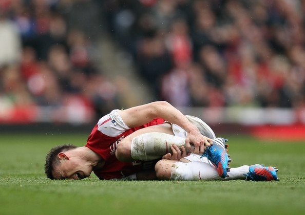 Hàng thủ Arsenal tan hoang trước derby - Bóng Đá