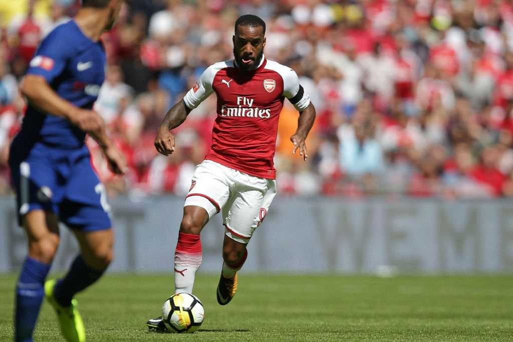 Walcott trầm trồ với tài năng của Lacazette - Bóng Đá