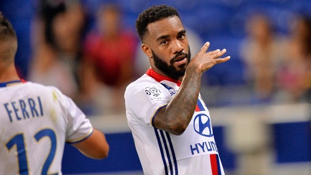 Gửi đề nghị thứ 3, Arsenal gần như đã có Lacazette - Bóng Đá