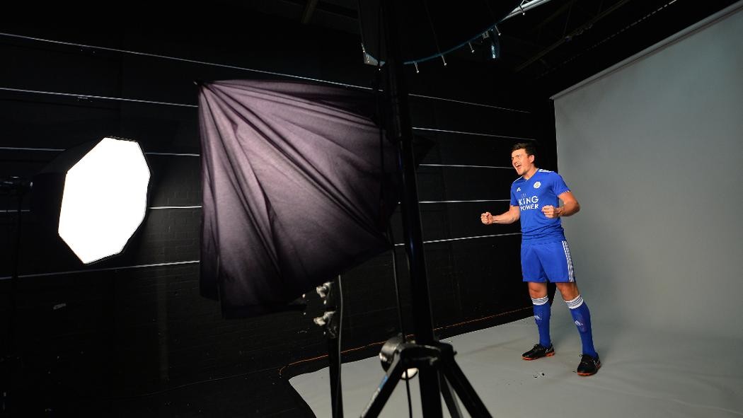 Leicester ra mắt áo đấu đẹp đúng chất hoàng gia - Bóng Đá