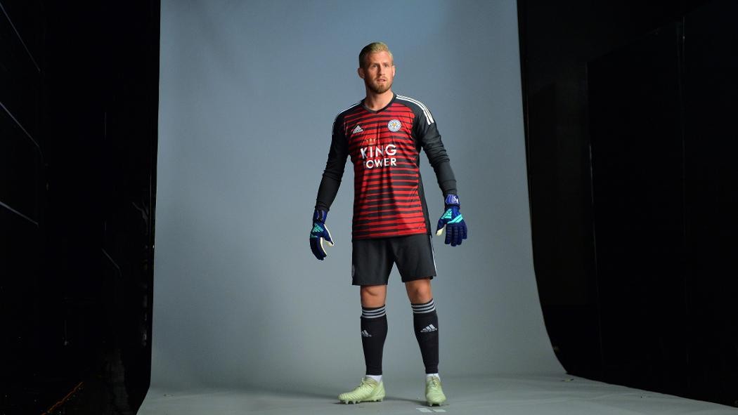 Leicester ra mắt áo đấu đẹp đúng chất hoàng gia - Bóng Đá