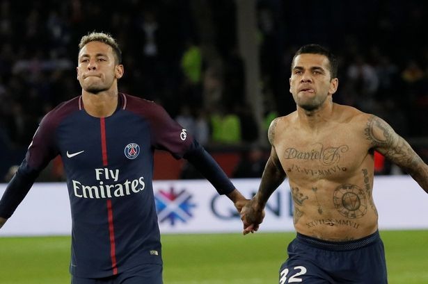 Dani Alves: 'Chỉ trích Neymar thì rất dễ, làm được những điều cậu ấy làm mới khó' - Bóng Đá