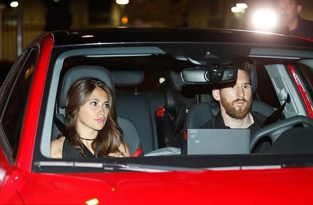 Messi và đồng đội mừng cú đúp danh hiệu ở khách sạn hạng sang - Bóng Đá