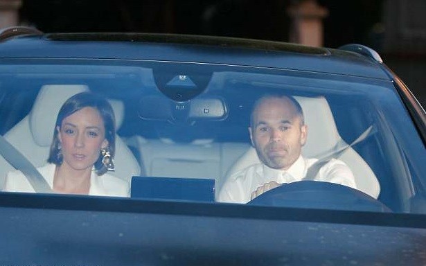 Messi và đồng đội mừng cú đúp danh hiệu ở khách sạn hạng sang - Bóng Đá