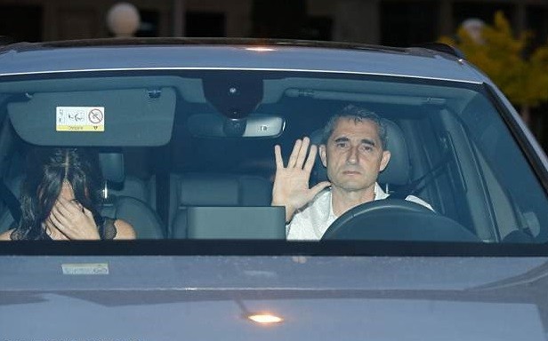 Messi và đồng đội mừng cú đúp danh hiệu ở khách sạn hạng sang - Bóng Đá