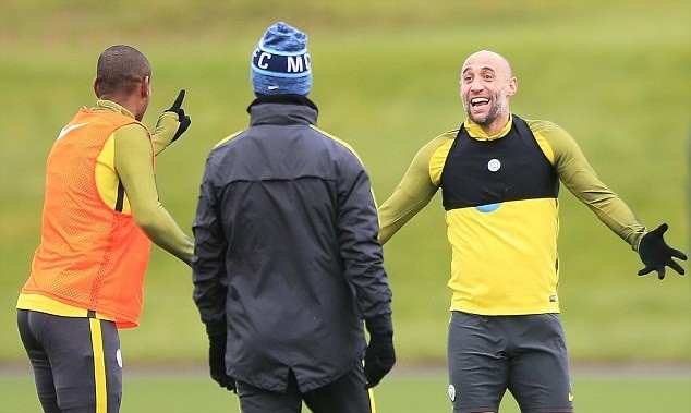 Ảnh tập luyện Man City - Bóng Đá
