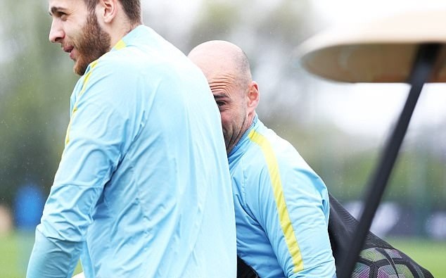 Ảnh tập luyện Man City - Bóng Đá
