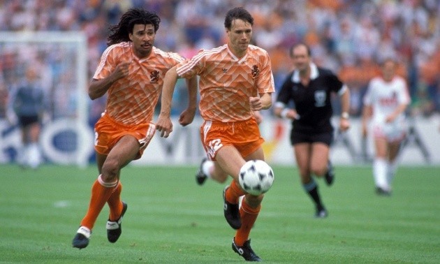 Marco van Basten dẫn đầu đội ngũ nghiên cứu kĩ thuật tại World Cup 2018 - Bóng Đá