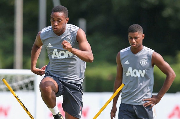 Huyền thoại lo sợ Rashford và Martial rời Man Utd - Bóng Đá