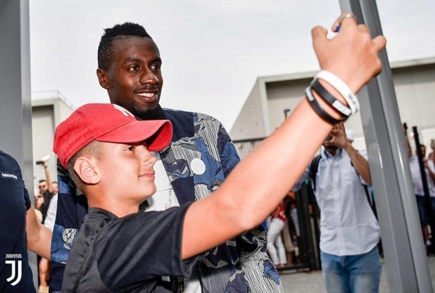 Những hình ảnh đầu tiên của Matuidi tại Juventus - Bóng Đá