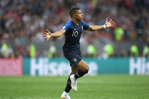 Mbappe gạt Messi, đặt Ronaldo và chính mình làm ứng viên Quả bóng vàng - Bóng Đá