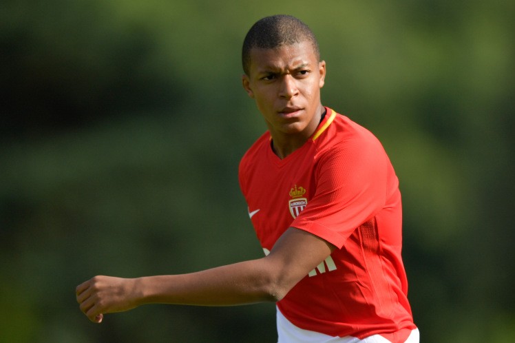 Zidane úp mở khả năng mua Mbappe - Bóng Đá