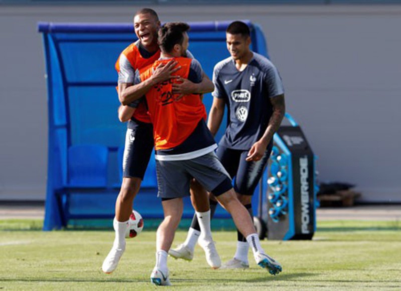 Mbappe trên chuyến tàu cao tốc - Bóng Đá