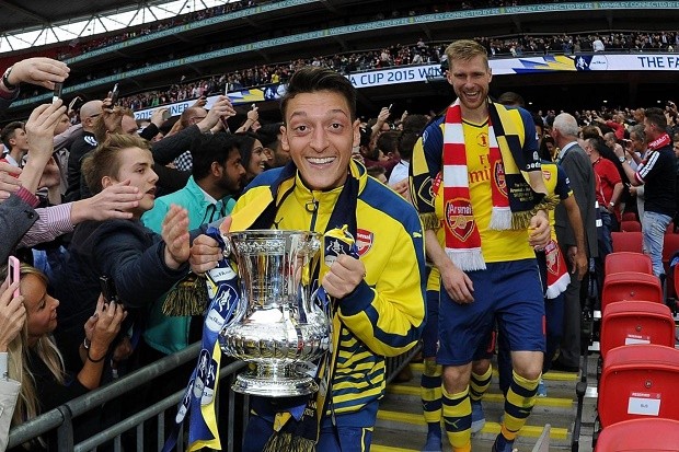 Oezil: Arsenal sẵn sàng 'liều mạng' vì cup FA - Bóng Đá